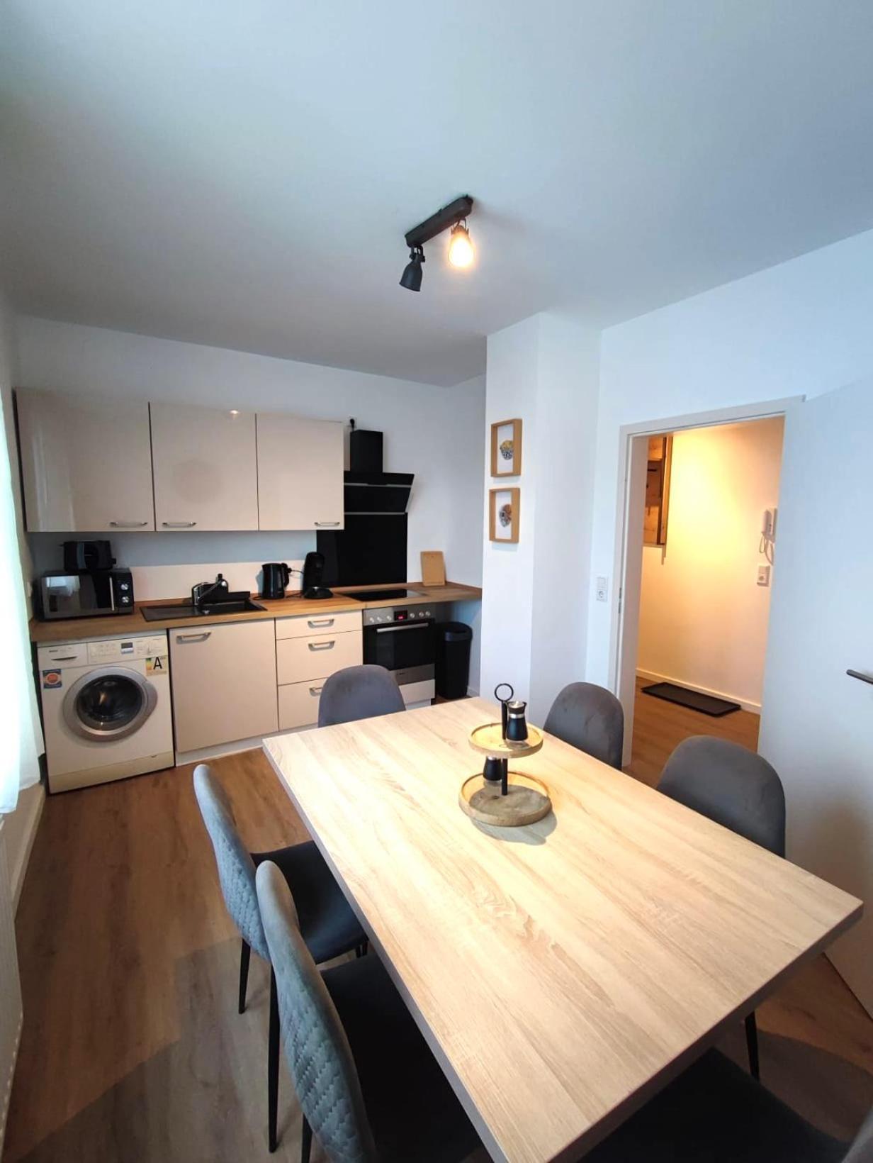 Ferienwohnung Rtr Essen - Fuer Bis Zu 8 Personen - Voll Ausgestattet - Zentral Limbecker Platz - Messe - Uniklinikum - Smart Tv - Modern Exterior foto