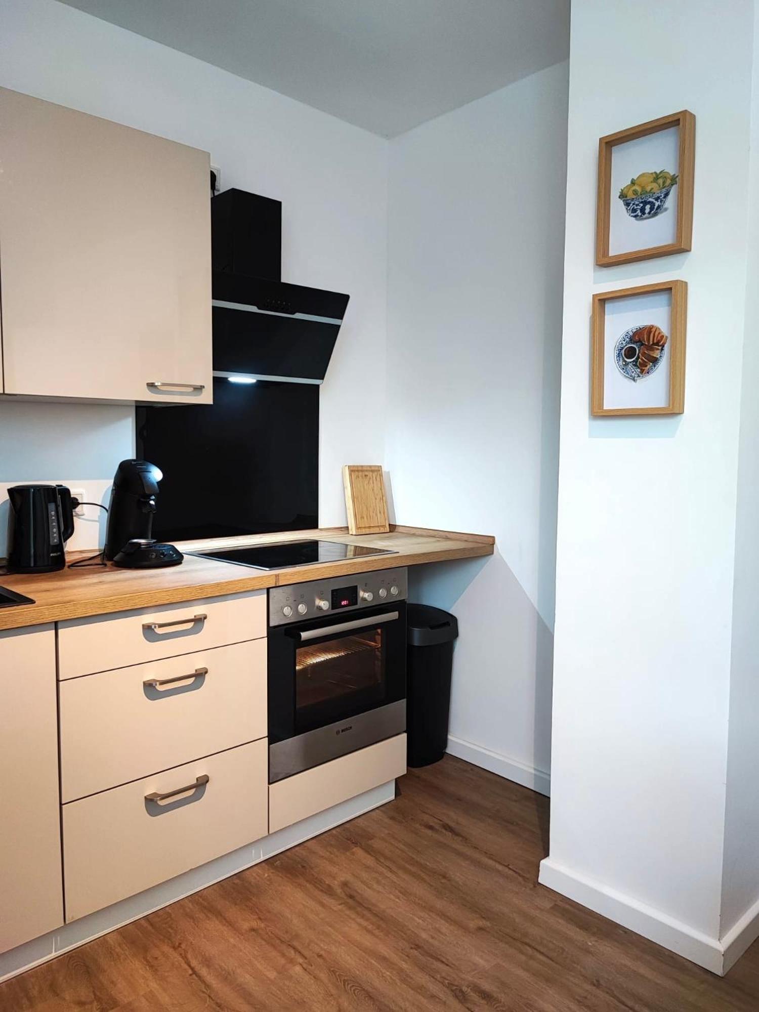 Ferienwohnung Rtr Essen - Fuer Bis Zu 8 Personen - Voll Ausgestattet - Zentral Limbecker Platz - Messe - Uniklinikum - Smart Tv - Modern Exterior foto