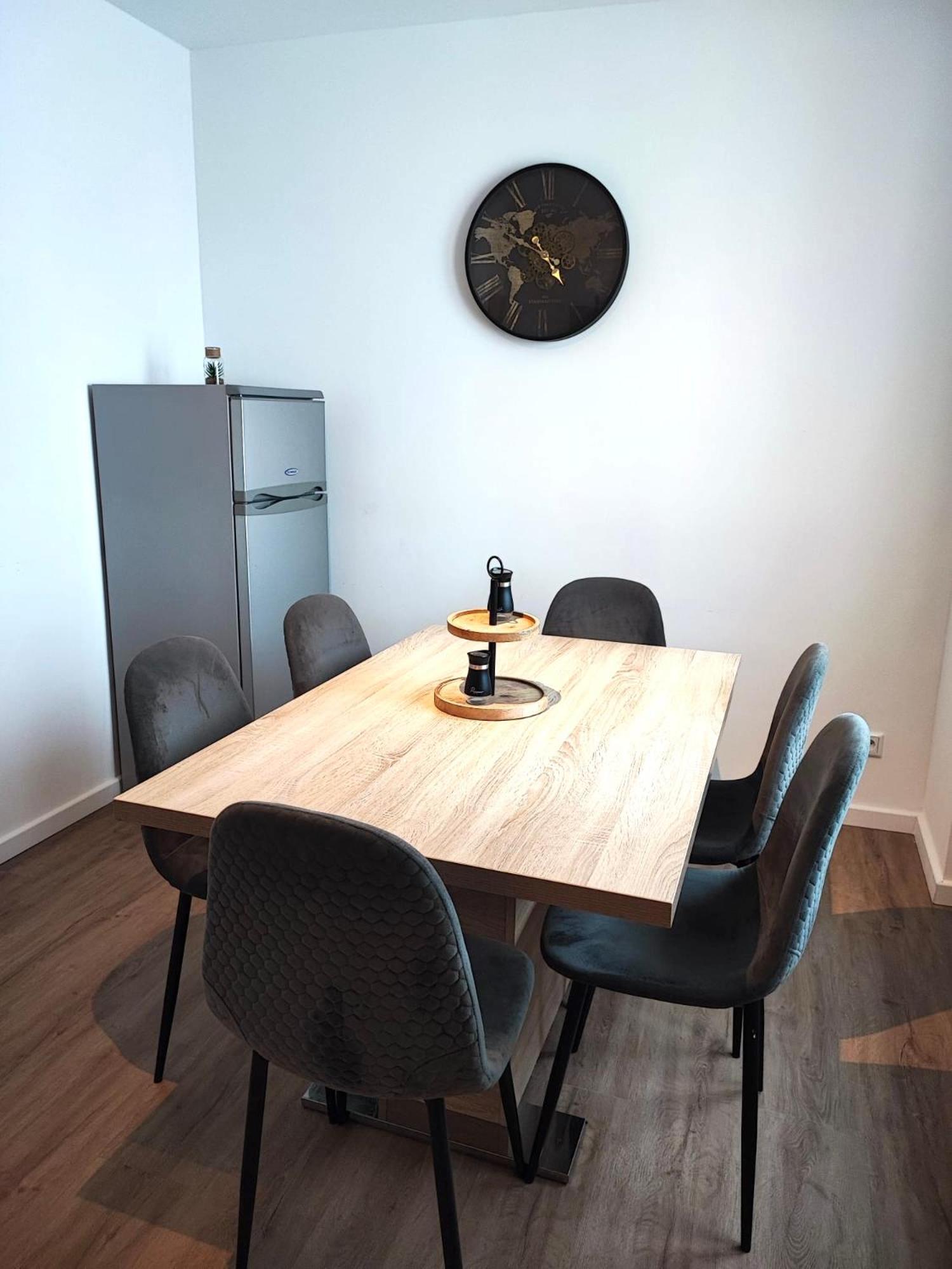 Ferienwohnung Rtr Essen - Fuer Bis Zu 8 Personen - Voll Ausgestattet - Zentral Limbecker Platz - Messe - Uniklinikum - Smart Tv - Modern Exterior foto
