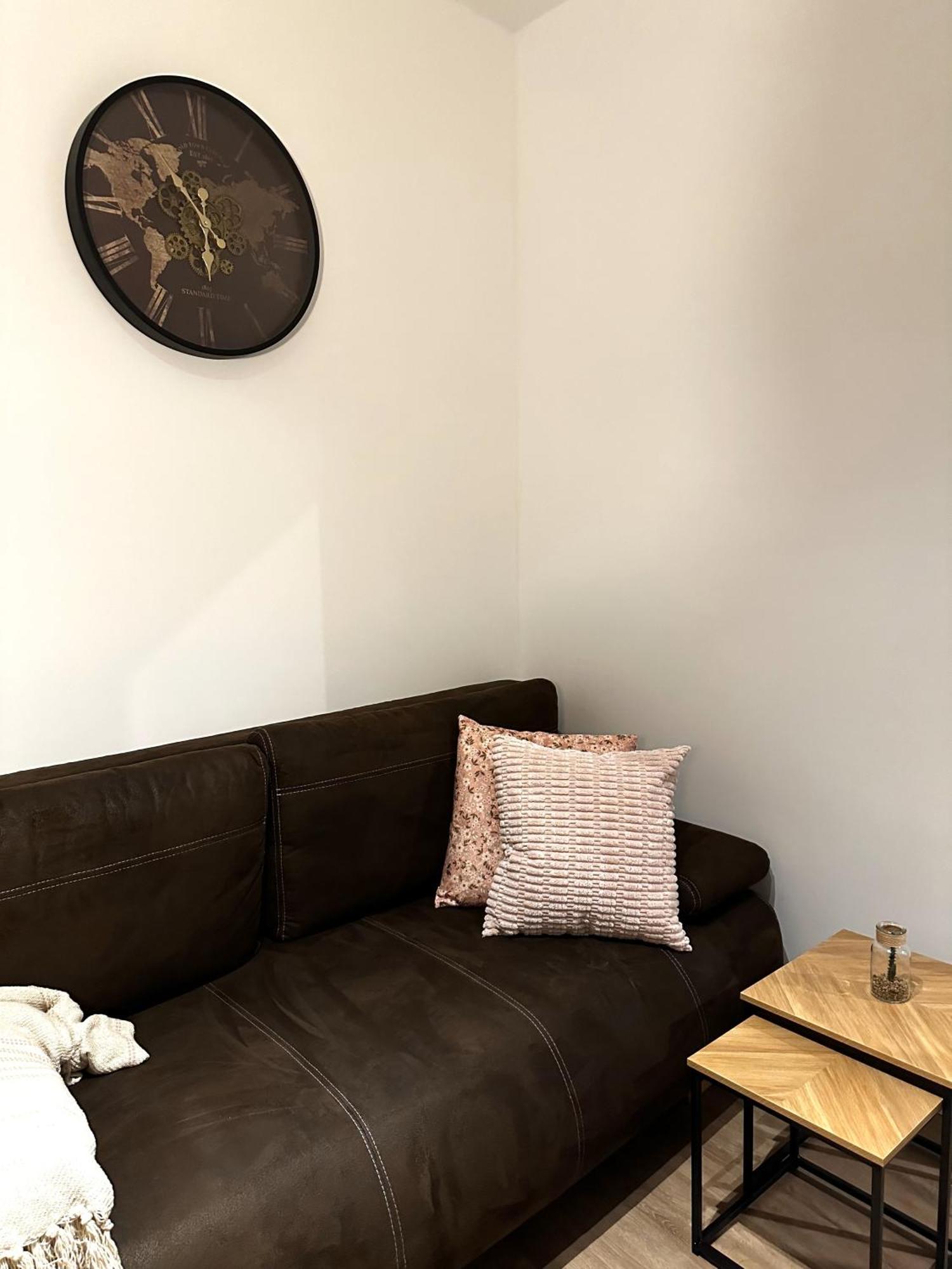 Ferienwohnung Rtr Essen - Fuer Bis Zu 8 Personen - Voll Ausgestattet - Zentral Limbecker Platz - Messe - Uniklinikum - Smart Tv - Modern Exterior foto