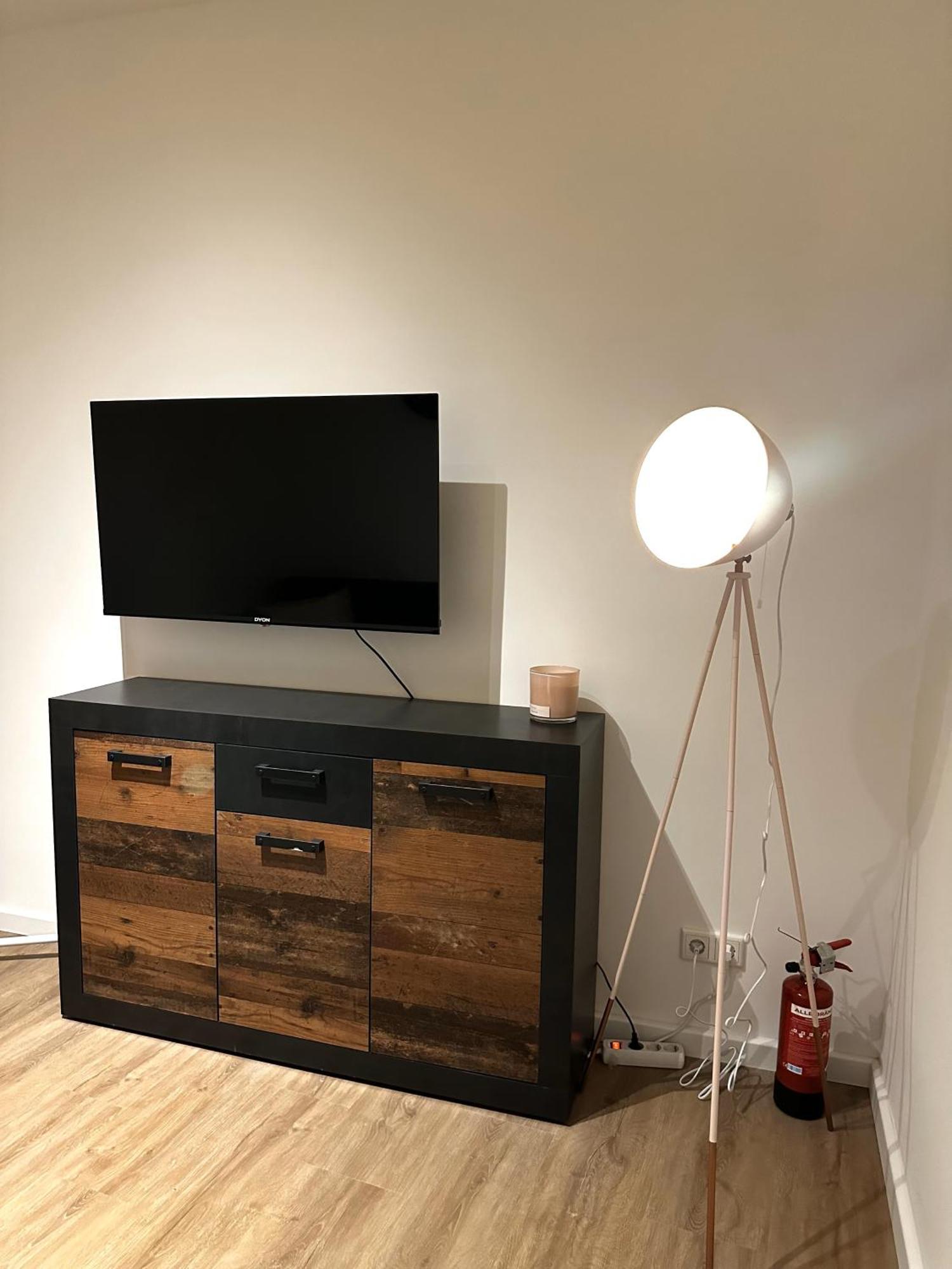 Ferienwohnung Rtr Essen - Fuer Bis Zu 8 Personen - Voll Ausgestattet - Zentral Limbecker Platz - Messe - Uniklinikum - Smart Tv - Modern Exterior foto