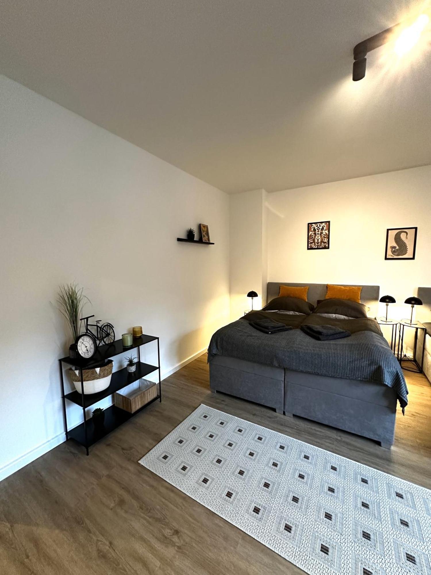 Ferienwohnung Rtr Essen - Fuer Bis Zu 8 Personen - Voll Ausgestattet - Zentral Limbecker Platz - Messe - Uniklinikum - Smart Tv - Modern Exterior foto