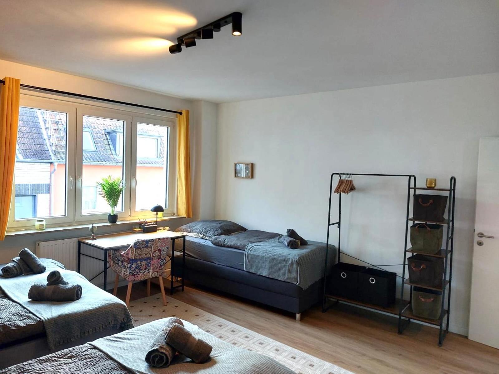 Ferienwohnung Rtr Essen - Fuer Bis Zu 8 Personen - Voll Ausgestattet - Zentral Limbecker Platz - Messe - Uniklinikum - Smart Tv - Modern Exterior foto