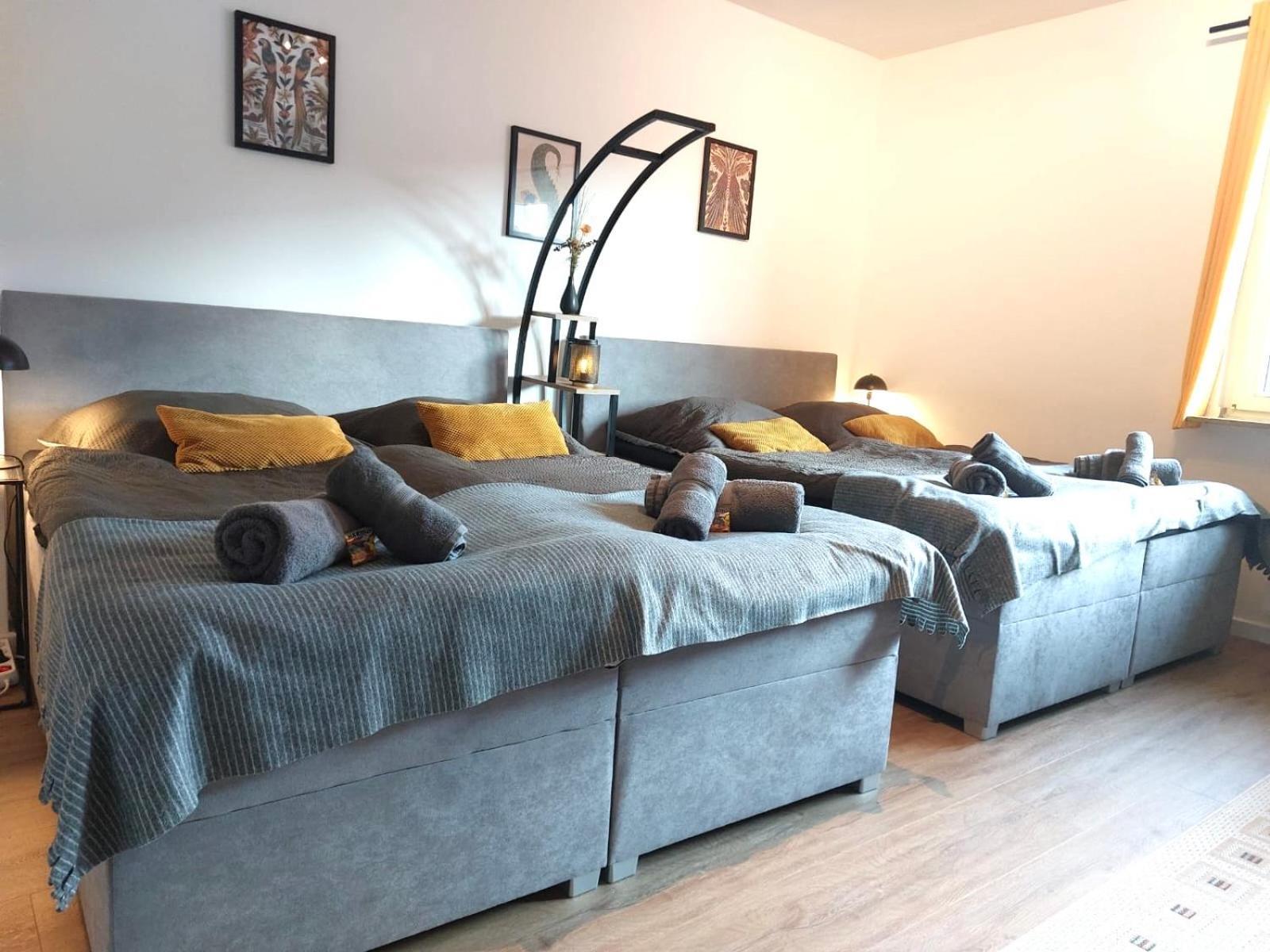 Ferienwohnung Rtr Essen - Fuer Bis Zu 8 Personen - Voll Ausgestattet - Zentral Limbecker Platz - Messe - Uniklinikum - Smart Tv - Modern Exterior foto