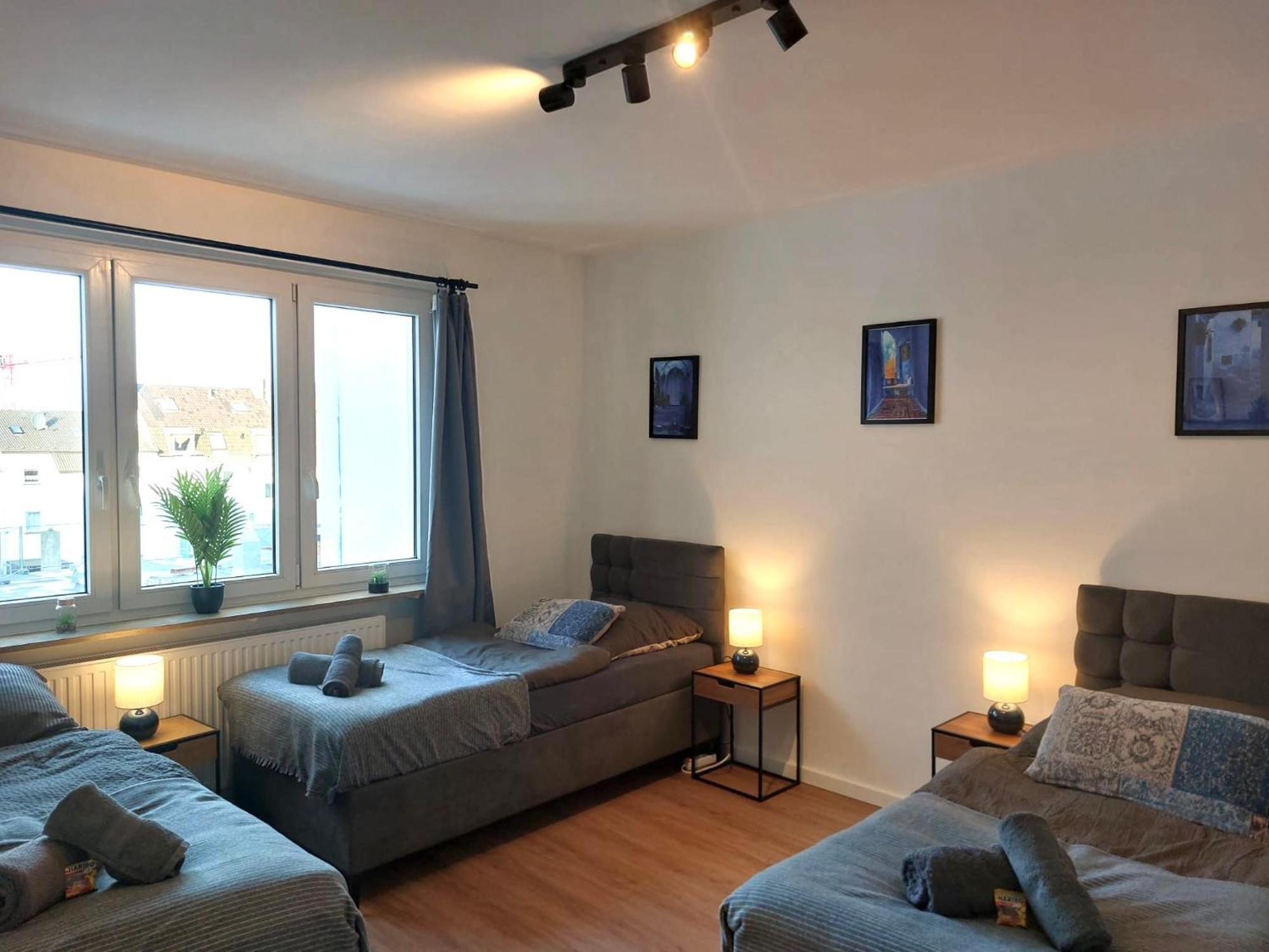 Ferienwohnung Rtr Essen - Fuer Bis Zu 8 Personen - Voll Ausgestattet - Zentral Limbecker Platz - Messe - Uniklinikum - Smart Tv - Modern Exterior foto