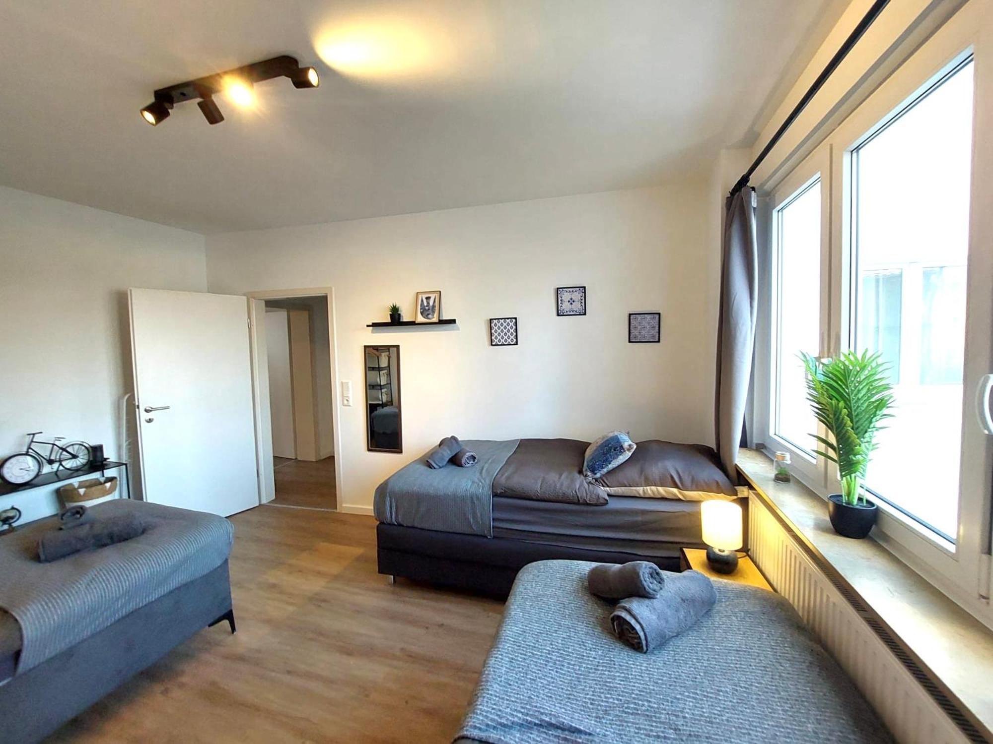 Ferienwohnung Rtr Essen - Fuer Bis Zu 8 Personen - Voll Ausgestattet - Zentral Limbecker Platz - Messe - Uniklinikum - Smart Tv - Modern Exterior foto