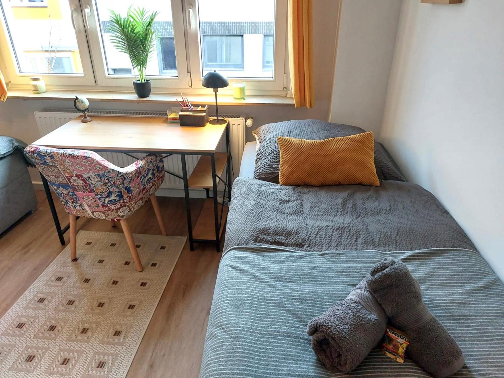 Ferienwohnung Rtr Essen - Fuer Bis Zu 8 Personen - Voll Ausgestattet - Zentral Limbecker Platz - Messe - Uniklinikum - Smart Tv - Modern Exterior foto